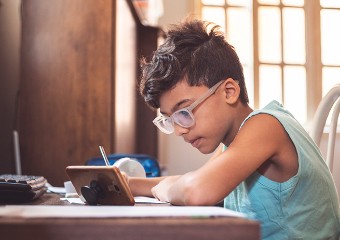 Imagem ilustrativa da solução ‘Secretarias tiveram que enfrentar ensino remoto sem plano federal’, avalia pesquisador